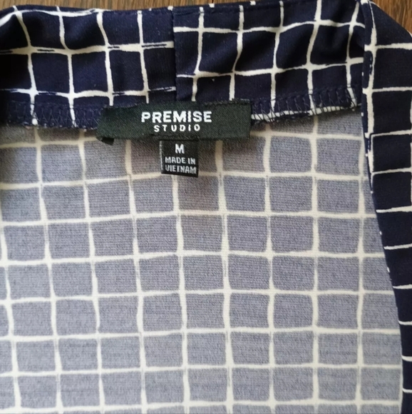 Premise studio Blue Square Blouse Size M - Picture 2 of 2